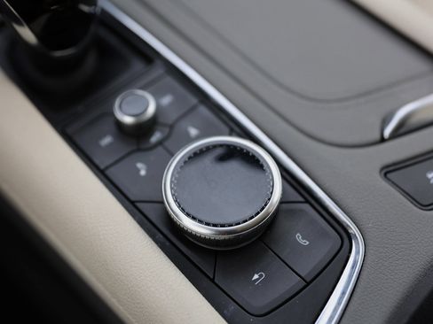 Used 2024 Cadillac XT6 Premium Luxury image 34