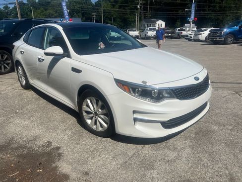 Used 2016 Kia Optima EX w/ Premium Package FWD image 2