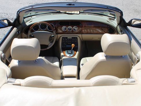 Used 2004 Jaguar XK8 Convertible image 32
