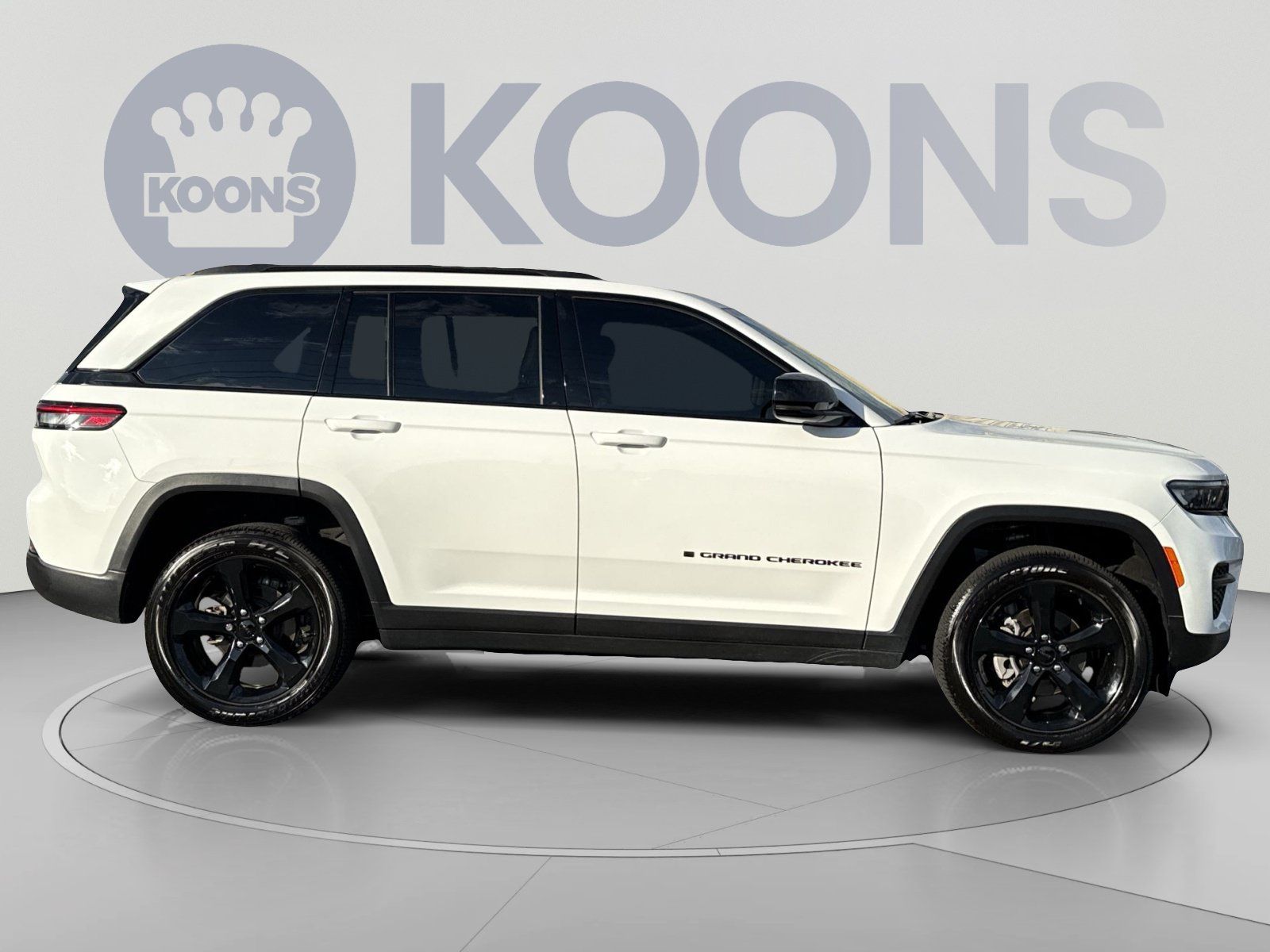Used 2024 Jeep Grand Cherokee Altitude AWD/4WD image 8