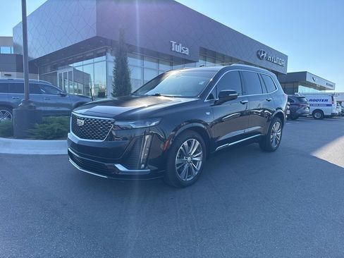 Used 2022 Cadillac XT6 Premium Luxury image 1