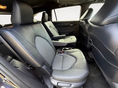 Used 2025 Toyota Highlander XSE AWD/4WD image 18