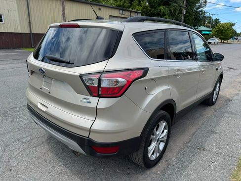 Used 2018 Ford Escape SE image 5
