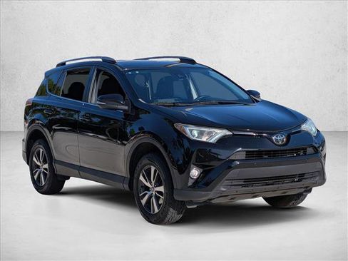Used 2017 Toyota RAV4 XLE FWD image 3