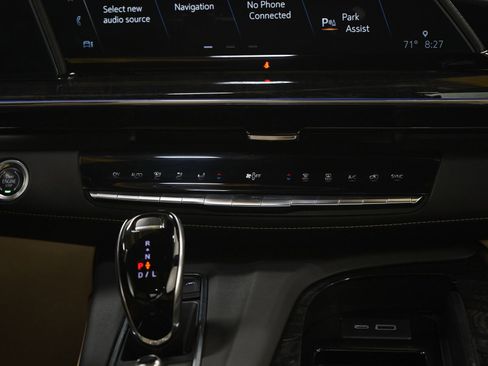 Used 2021 Cadillac Escalade ESV Premium Luxury image 17