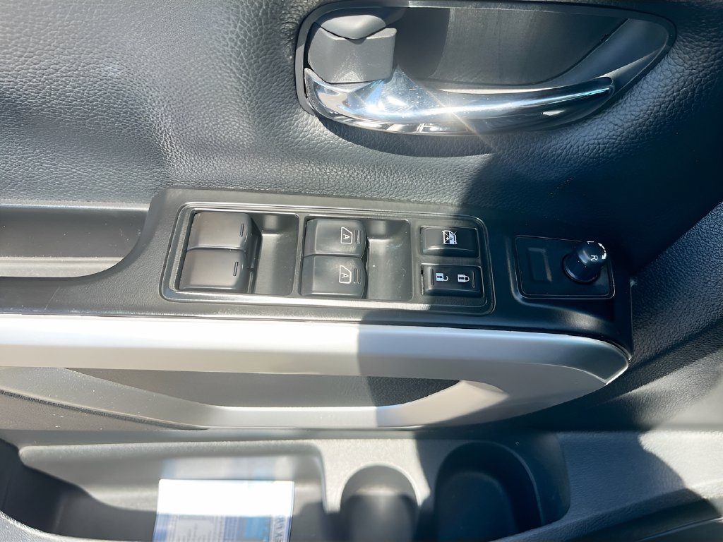 Used 2024 Nissan Titan SV AWD/4WD image 18