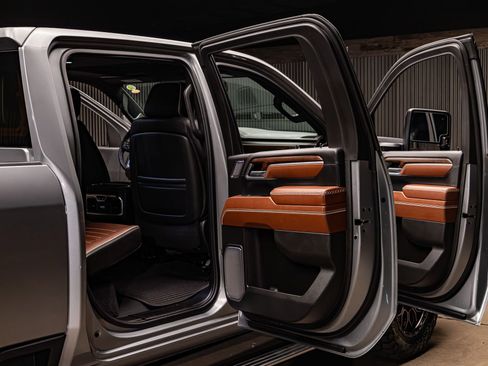 Used 2025 GMC Sierra 2500 Denali Ultimate w/ Max Trailering Package image 30