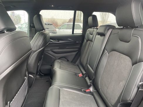 New 2025 Jeep Grand Cherokee Altitude image 11