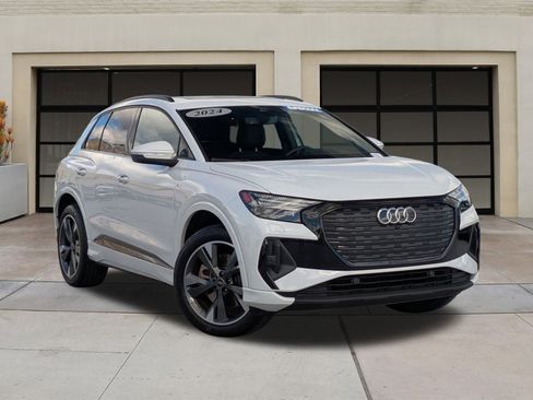 Used 2024 Audi Q4 e-tron Prestige image 32