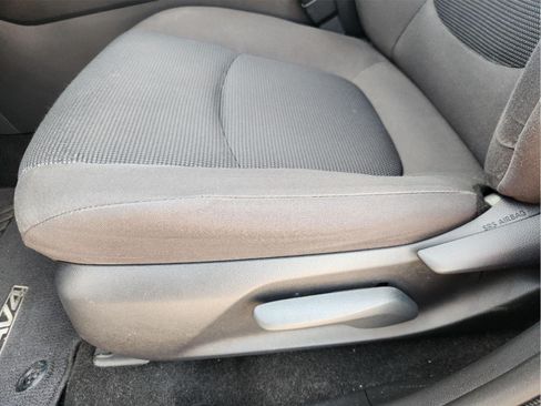 Used 2019 Toyota RAV4 LE FWD image 24