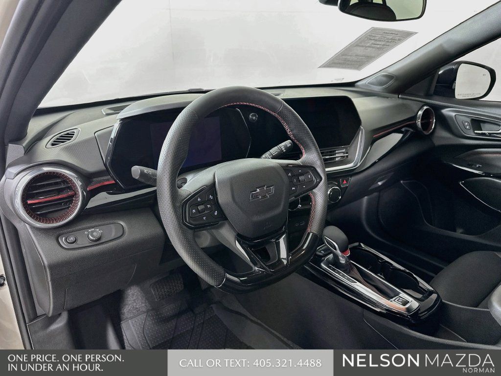 Used 2026 Chevrolet Trax RS w/ Sunroof Package FWD image 10