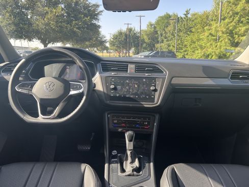 Certified 2023 Volkswagen Tiguan SE FWD image 24