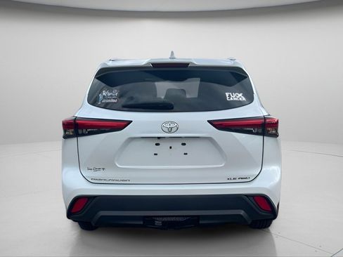 Used 2022 Toyota Highlander XLE AWD/4WD image 8