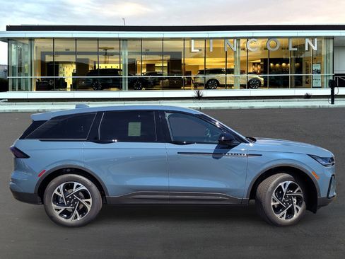 New 2025 Lincoln Nautilus Premier w/ Equipment Group 102A image 3