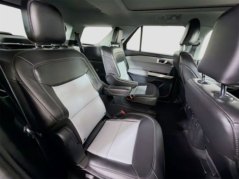 Used 2023 Ford Explorer XLT w/ Equipment Group 202A image 30