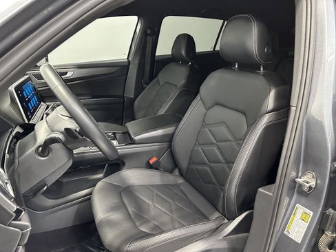 Used 2024 Volkswagen Atlas Cross Sport SE AWD/4WD image 15