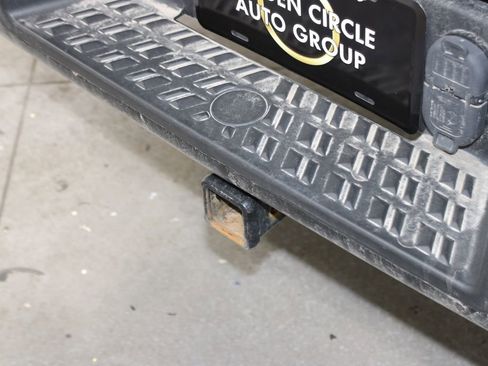 Used 2022 Nissan Titan SV w/ SV Convenience Package image 13