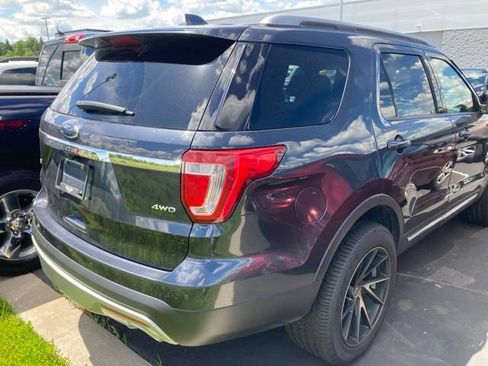 Used 2017 Ford Explorer XLT w/ Equipment Group 202A AWD/4WD image 4