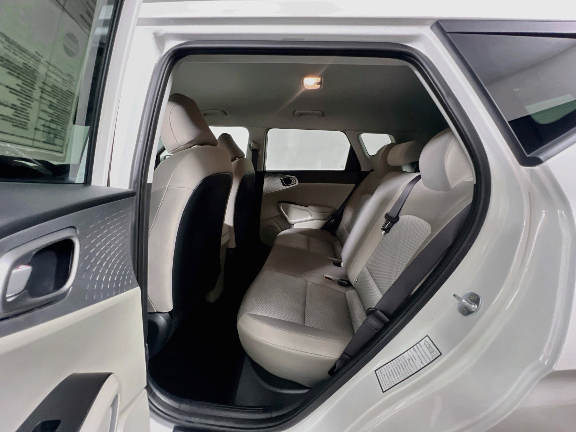 Used 2025 Kia Soul LX w/ LX Technology Package FWD image 29