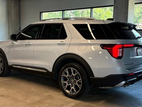 Used 2025 Ford Explorer Platinum w/ Ultimate Package AWD/4WD image 3