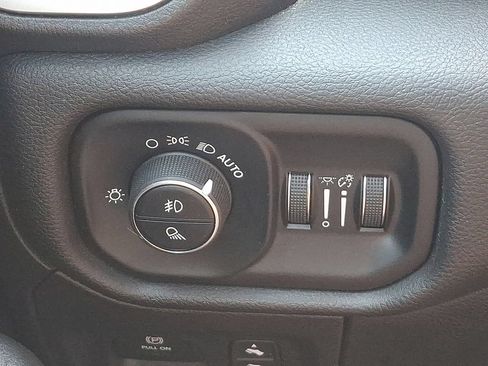 Used 2025 RAM 1500 Big Horn AWD/4WD image 23