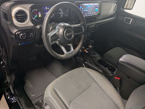 Used 2024 Jeep Wrangler Unlimited Sahara AWD/4WD image 12