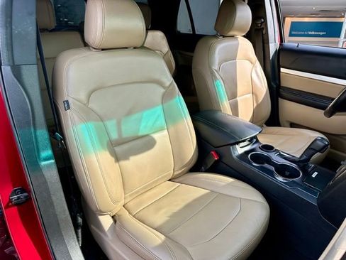 Used 2017 Ford Explorer XLT w/ Equipment Group 202A image 24