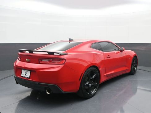 Used 2018 Chevrolet Camaro LT RWD image 7