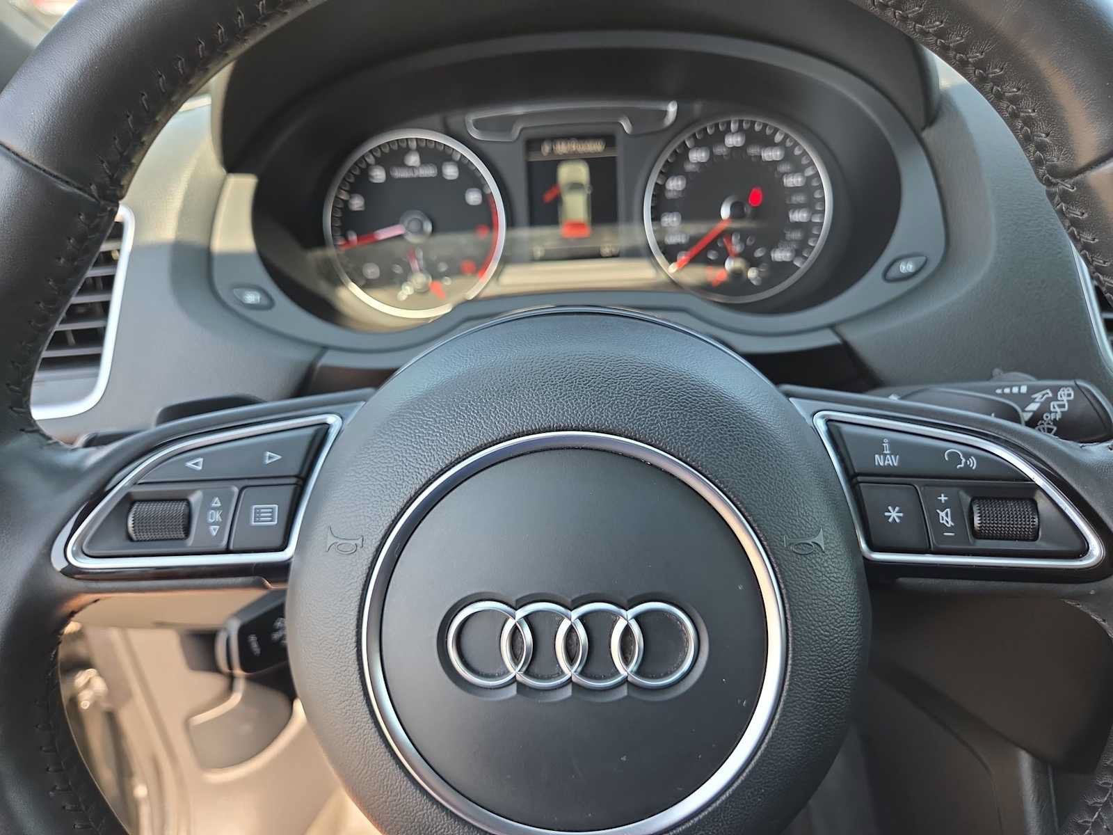 Used 2018 Audi Q3 2.0T Premium Plus w/ Premium Plus Package AWD/4WD image 23