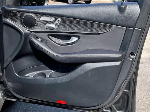 Used 2021 Mercedes-Benz GLC 300 4MATIC image 26
