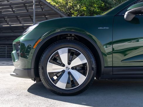 Certified 2026 Porsche Macan Electric RWD image 13