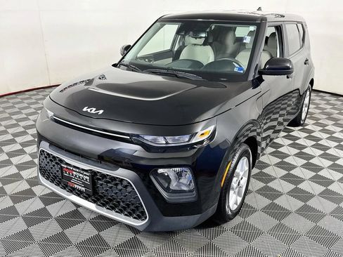Used 2022 Kia Soul S FWD image 3