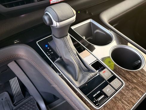 Used 2026 Toyota Sienna Limited image 17