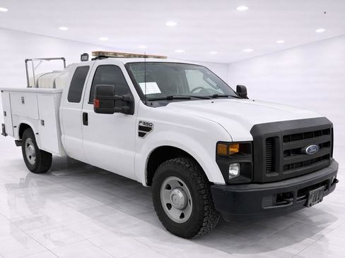 Used 2009 Ford F350 XLT image 2
