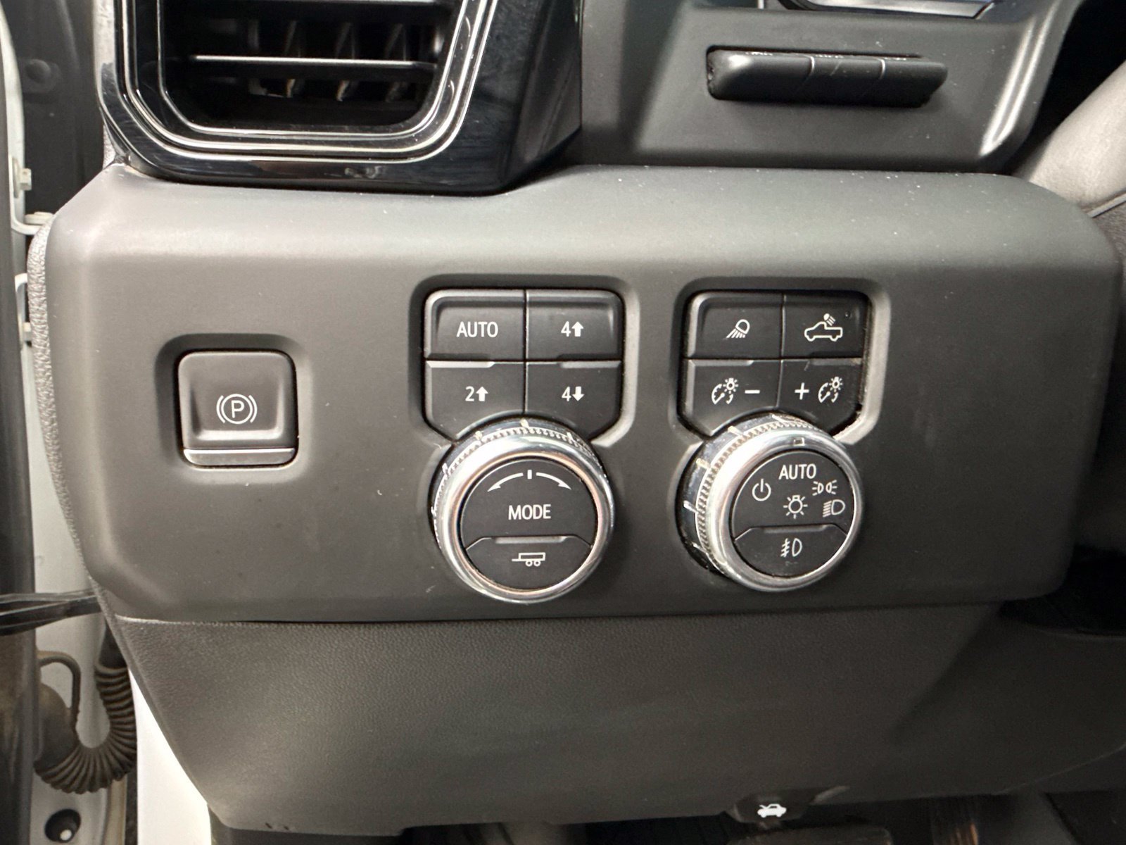 Used 2022 GMC Sierra 1500 AT4 w/ AT4 Premium Package AWD/4WD image 17