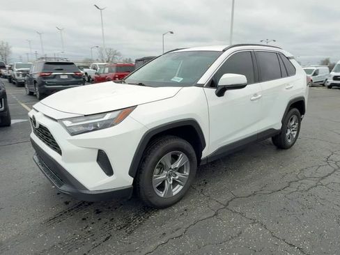 Used 2022 Toyota RAV4 XLE AWD/4WD image 4