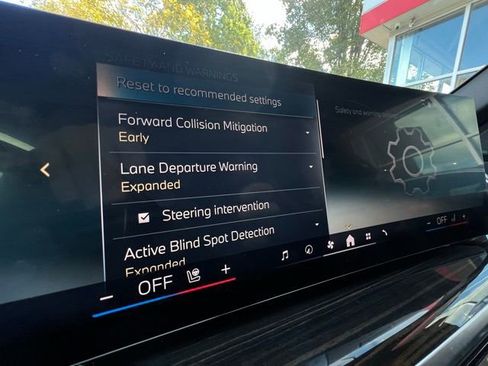 Used 2024 BMW X5 xDrive50e image 17