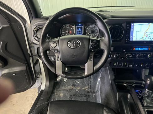 Used 2023 Toyota Tacoma TRD Off-Road w/ TRD Premium Off Road Package AWD/4WD image 17