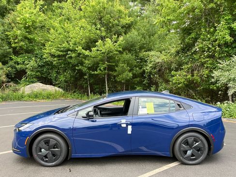 New 2026 Toyota Prius Plug-In Hybrid FWD image 2