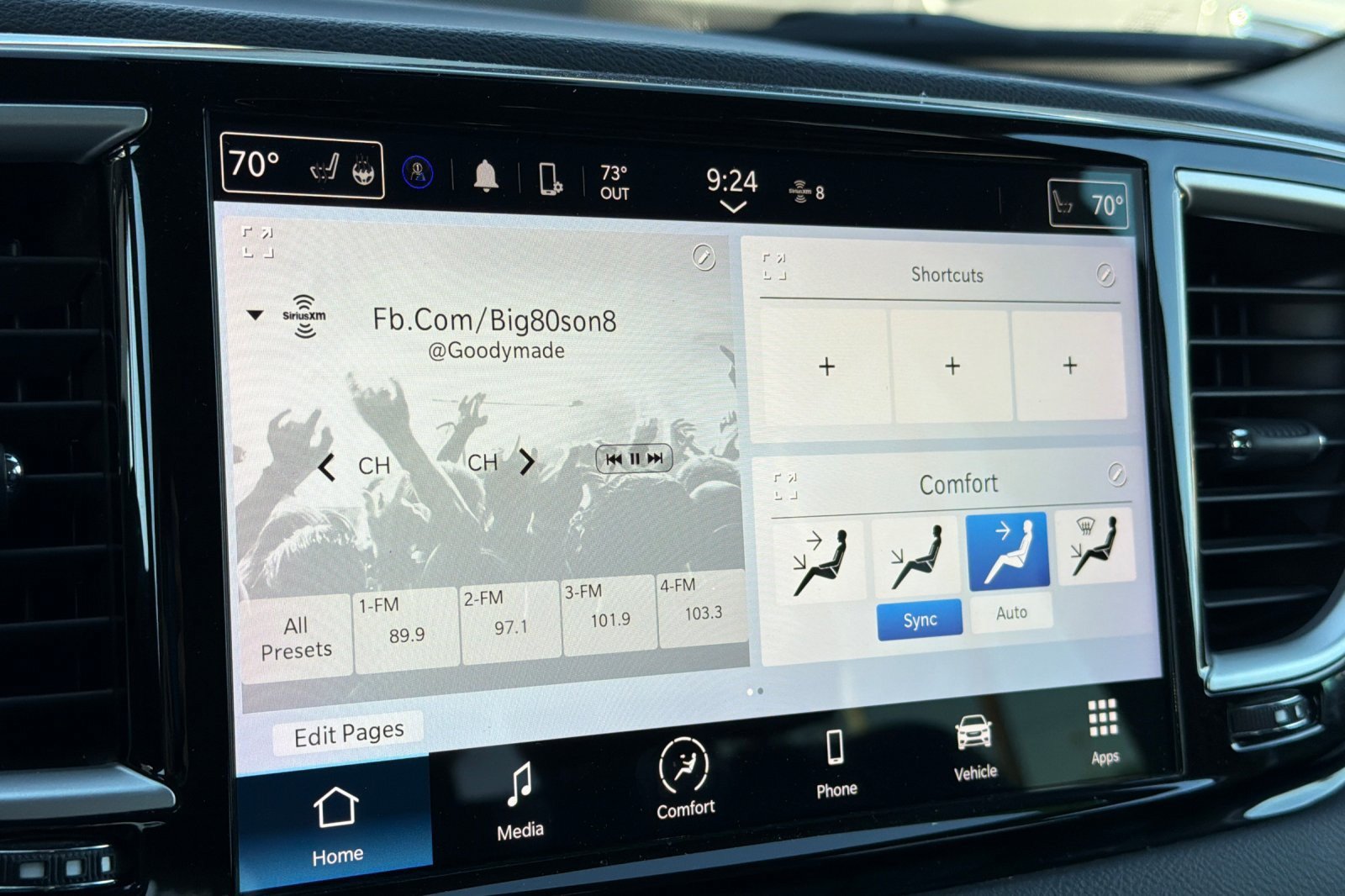 Used 2023 Chrysler Pacifica Touring-L FWD image 16
