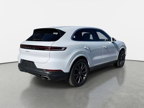 Used 2024 Porsche Cayenne AWD/4WD image 3