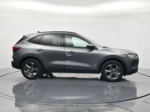 Certified 2025 Ford Escape ST-Line AWD/4WD image 4