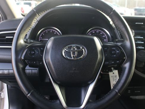 Used 2018 Toyota Camry L image 16