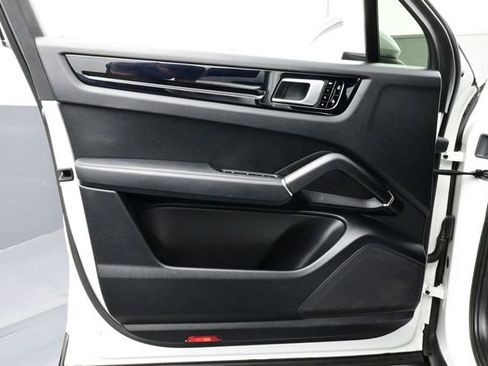 Certified 2020 Porsche Cayenne AWD/4WD image 7