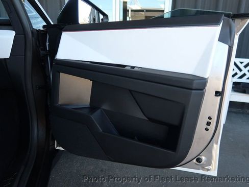 Used 2024 Tesla Cybertruck AWD Crew Cab image 34