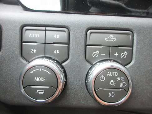 New 2026 GMC Sierra 3500 SLE w/ SLE Value Package AWD/4WD image 16