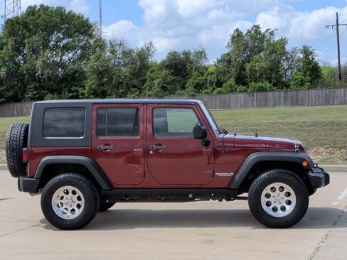 Used 2010 Jeep Wrangler Unlimited Rubicon w/ Dual Top Group image 9
