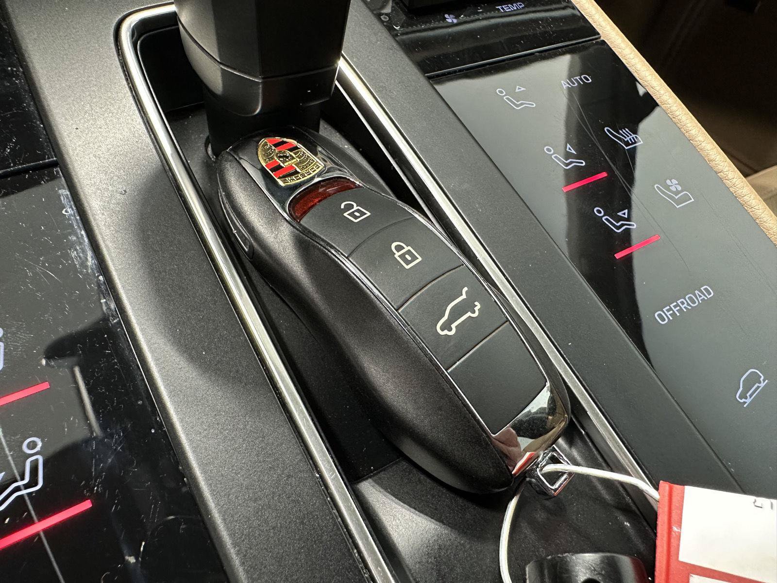 Used 2024 Porsche Macan S AWD/4WD image 46