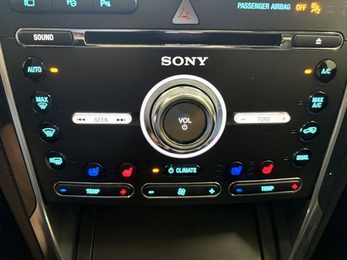 Used 2017 Ford Explorer Limited w/ Equipment Group 301A FWD image 19