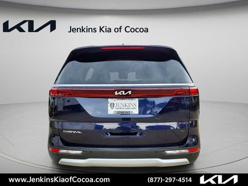 Used 2024 Kia Carnival LX FWD image 6